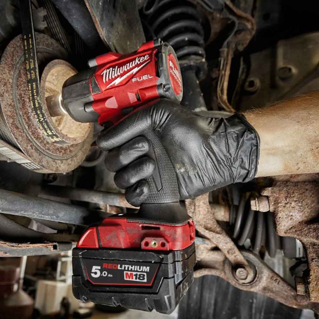 Milwaukee M18 FMTIW2P12 0X Avvitatore ad impulsi P Fuel 745Nm 4933478452 Lavoro