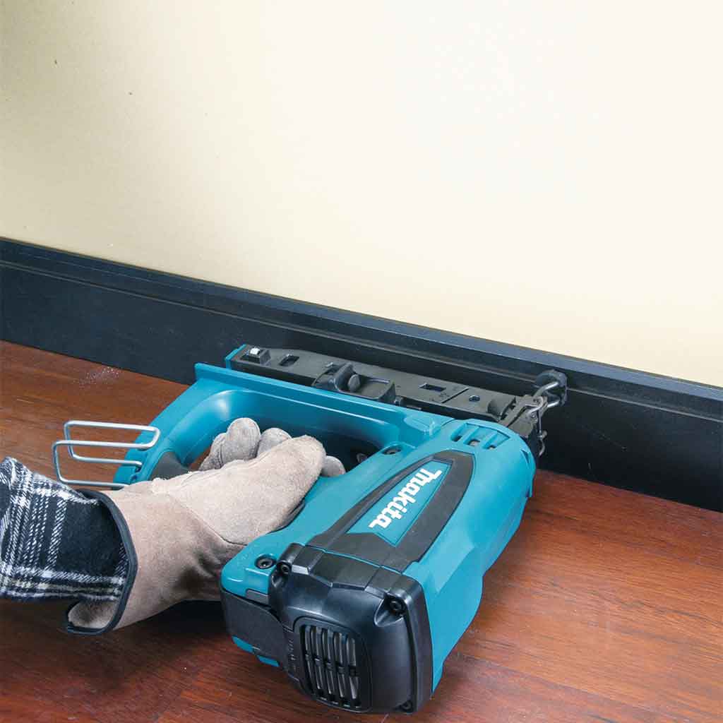 Makita GF600SE Chiodatrice a gas per legno 15 64 mm Lavoro